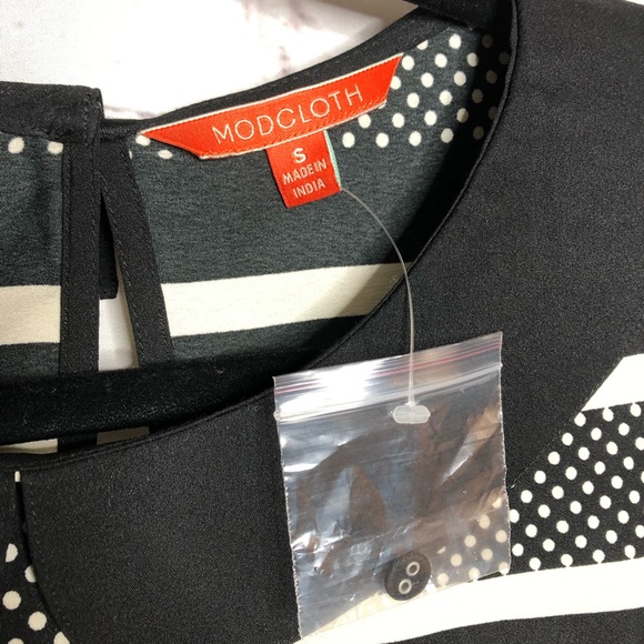NWOT Modcloth Peter Pan Collar black and white Patterned Blouse size small - Picture 3 of 13